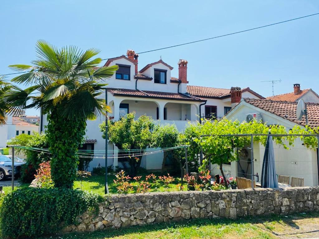 Apartmani Ana Borovac Funtana Exteriör bild