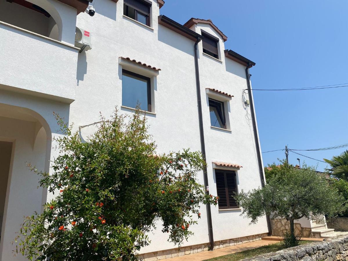 Apartmani Ana Borovac Funtana Exteriör bild